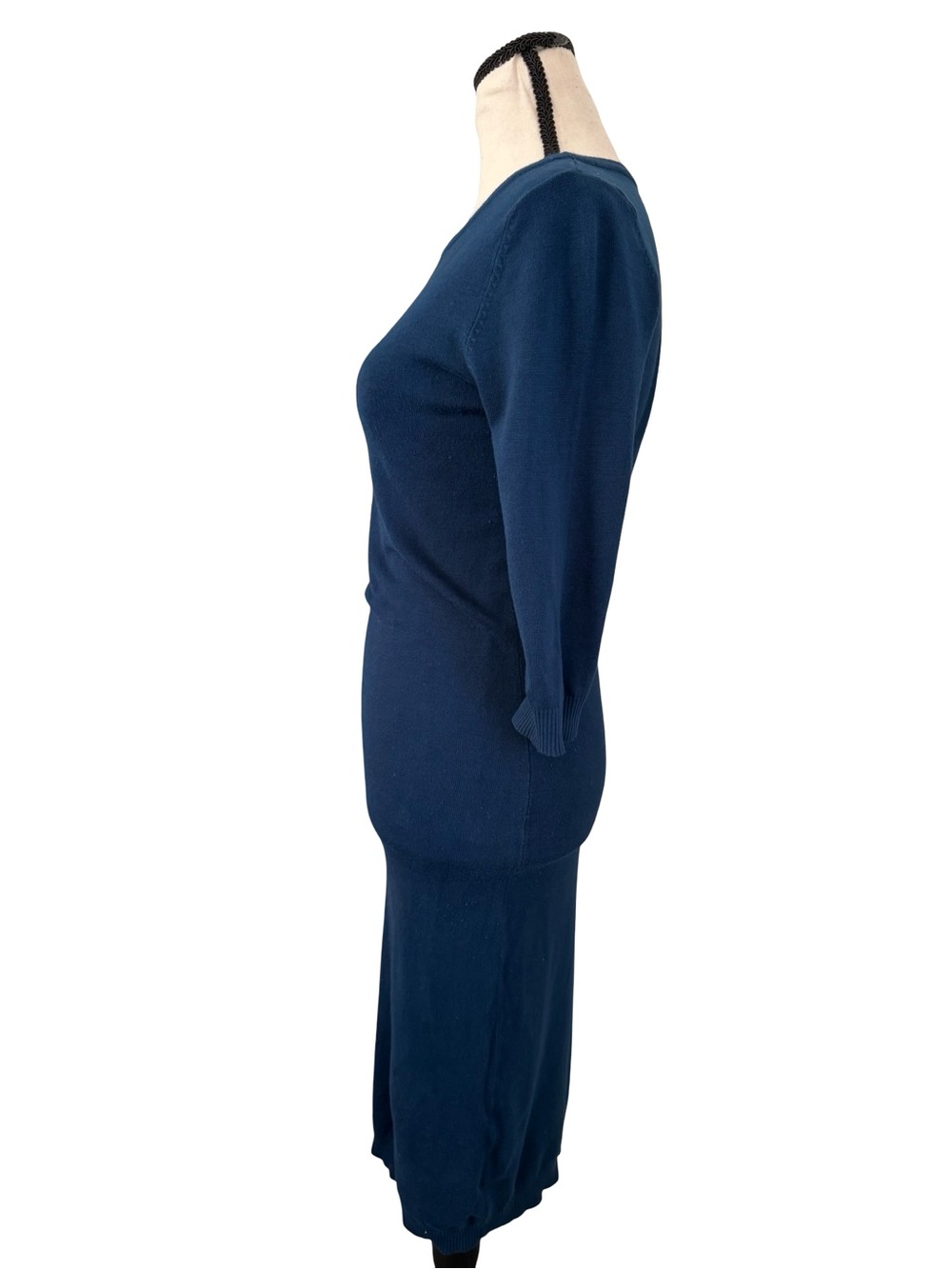 Classic Navy Midi Knit Dress - Sleek Everyday Style - Picture 3 of 12